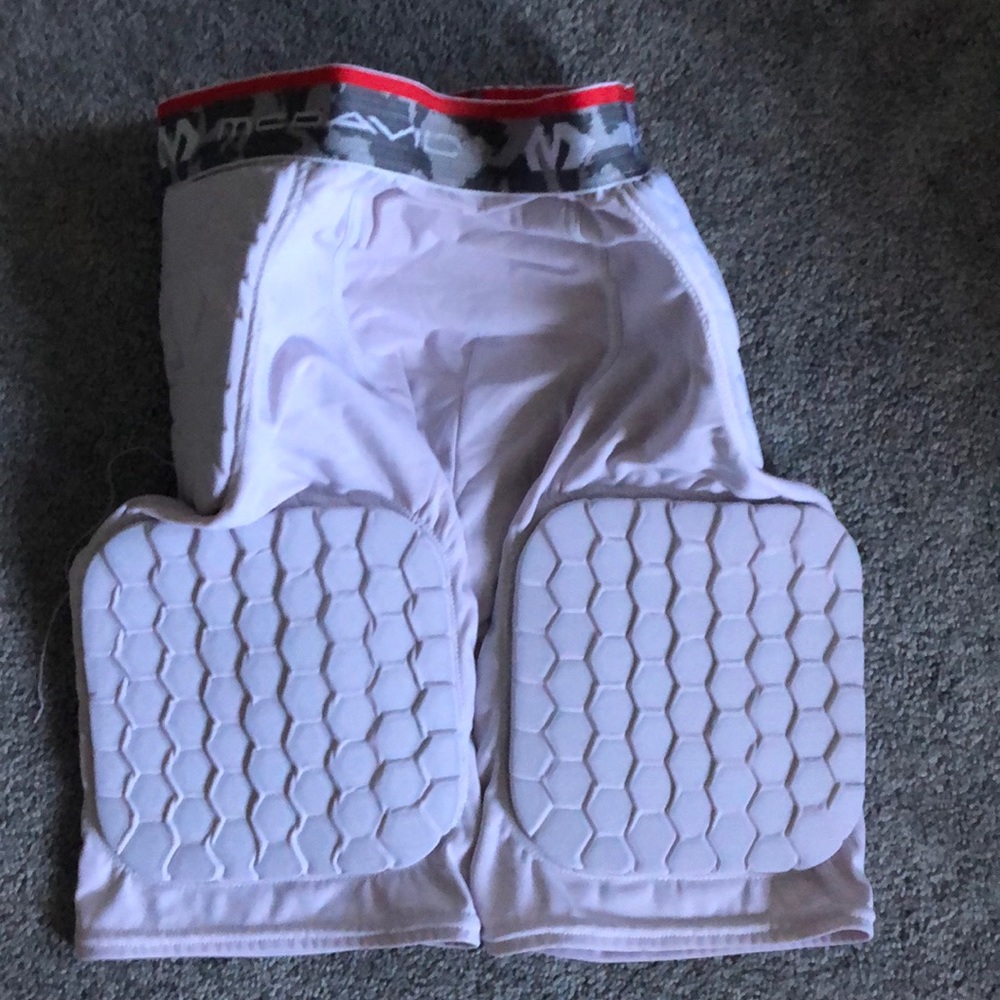 Padded compression shorts white